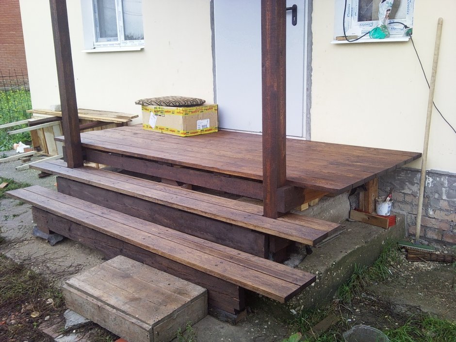 Ступеньки к каркасному дому