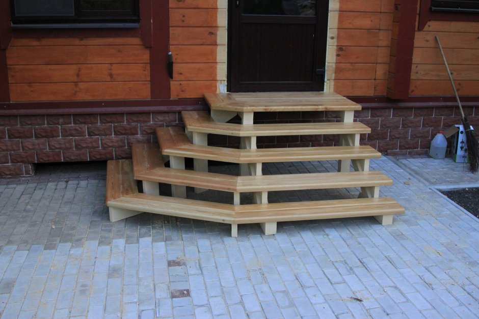 Ступеньки для крыльца на даче