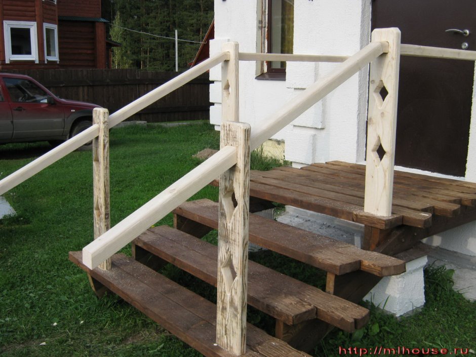Деревянные ступени для крыльца