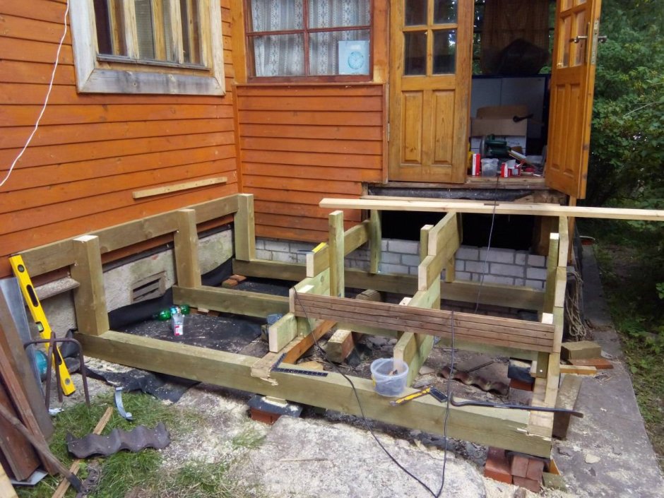 Деревянный каркас для крыльца