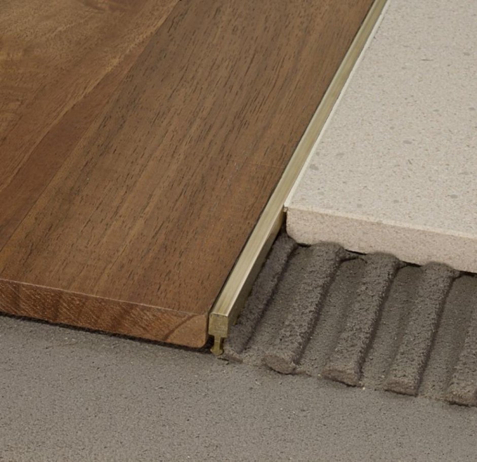 Стыковочный профиль между плиткой и ламинатом