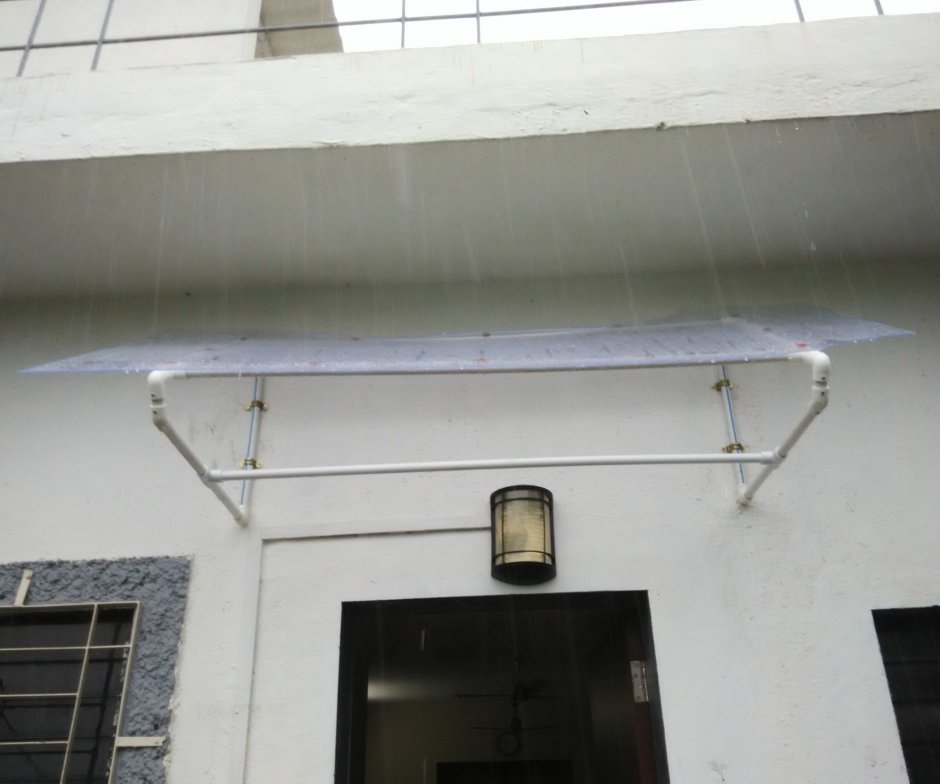 Козырек из ПВХ труб