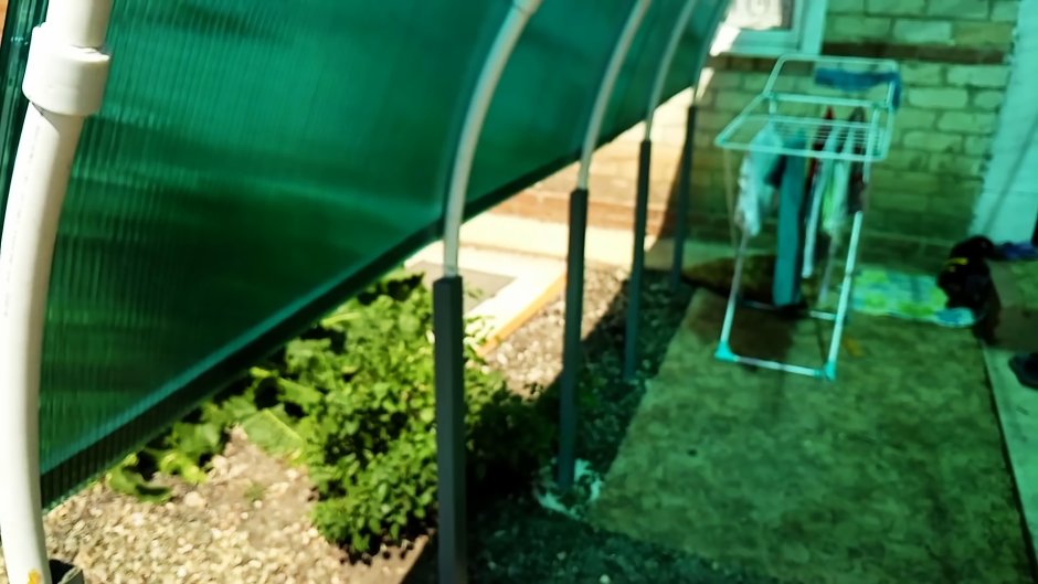 Навес для генератора из пластиковых труб