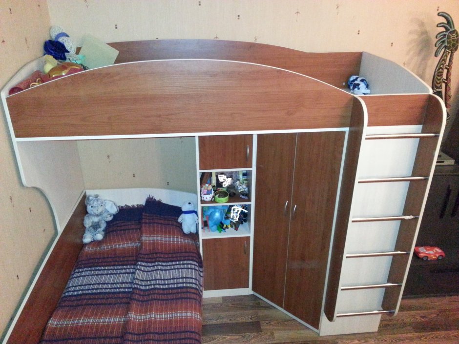 Детский уголок с кроватью и шкафом