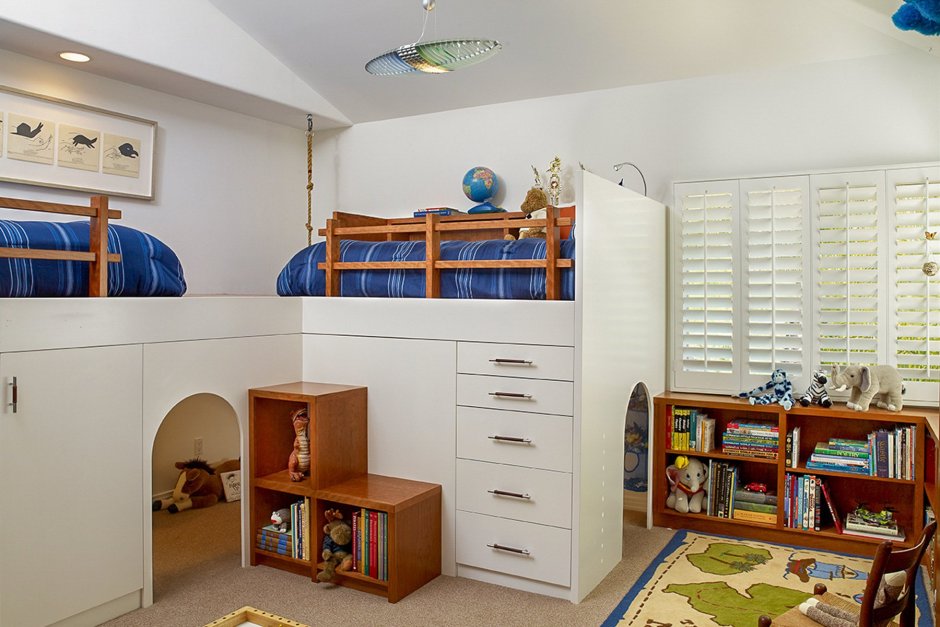 Планировка детской с кроватью чердаком