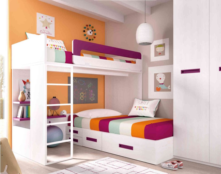 Угловая двухэтажная кровать