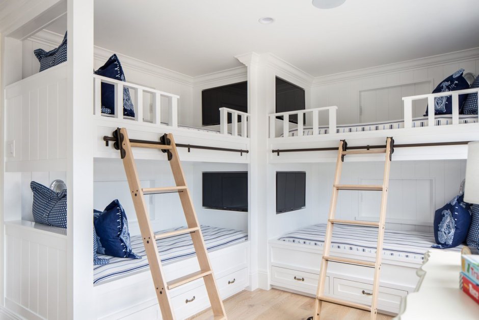 Комната с двухэтажной кроватью