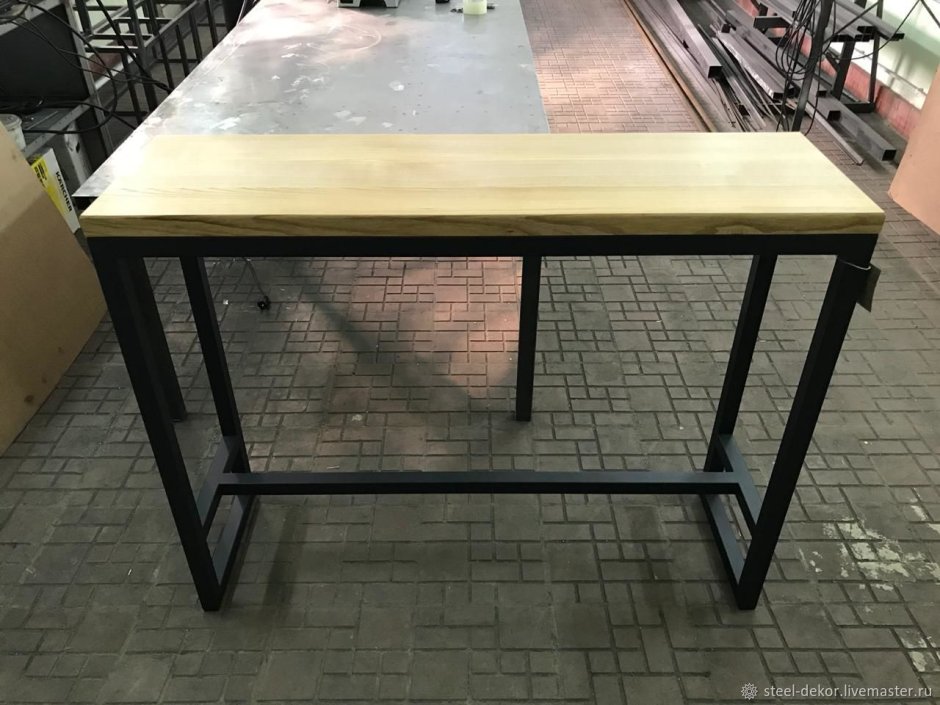Барная стойка на металлическом каркасе