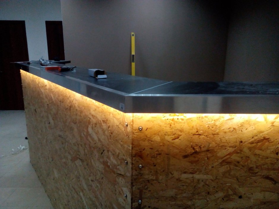 Барная стойка в ресторане лофт