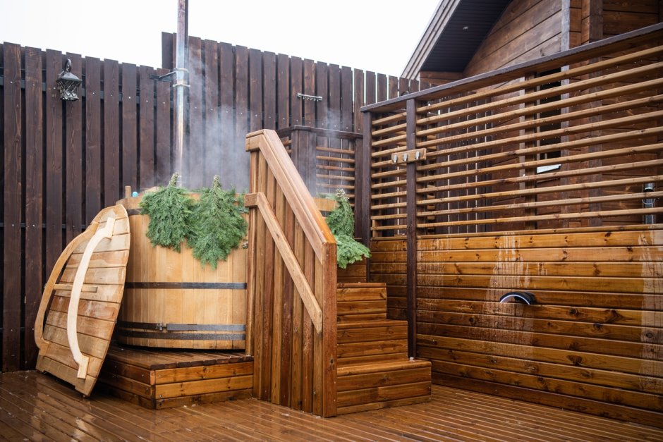 Баня с беседкой и барбекю