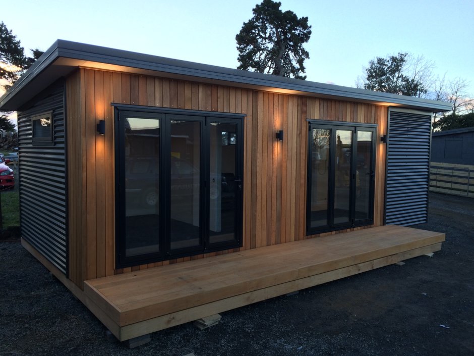 Банис понарамными окнами