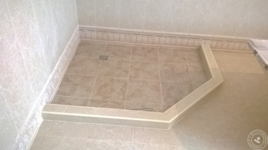 Бордюр для душевого поддона из плитки