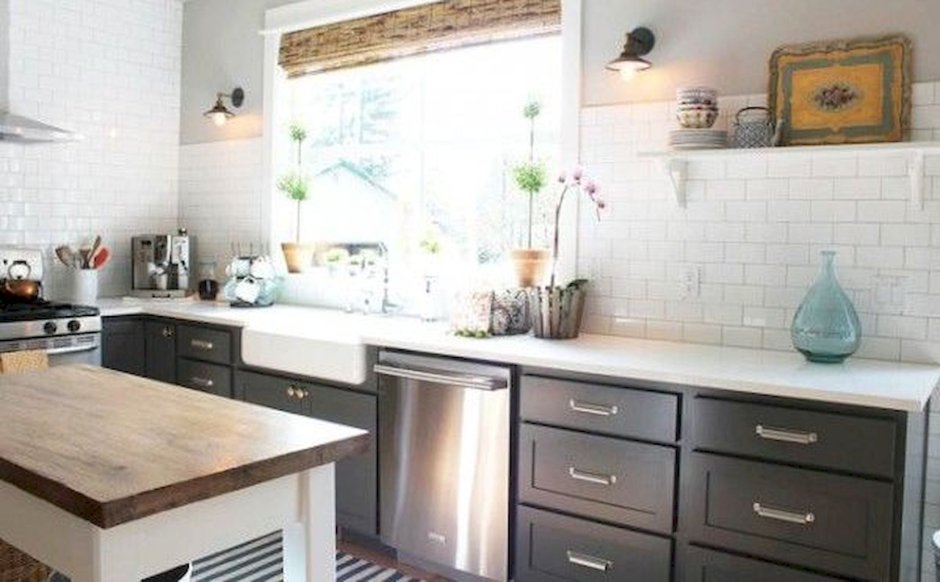 Фартук для кухни без верхних шкафов с окном