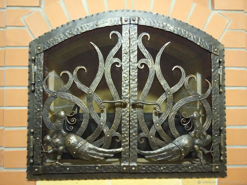 Кованые решетки для камина