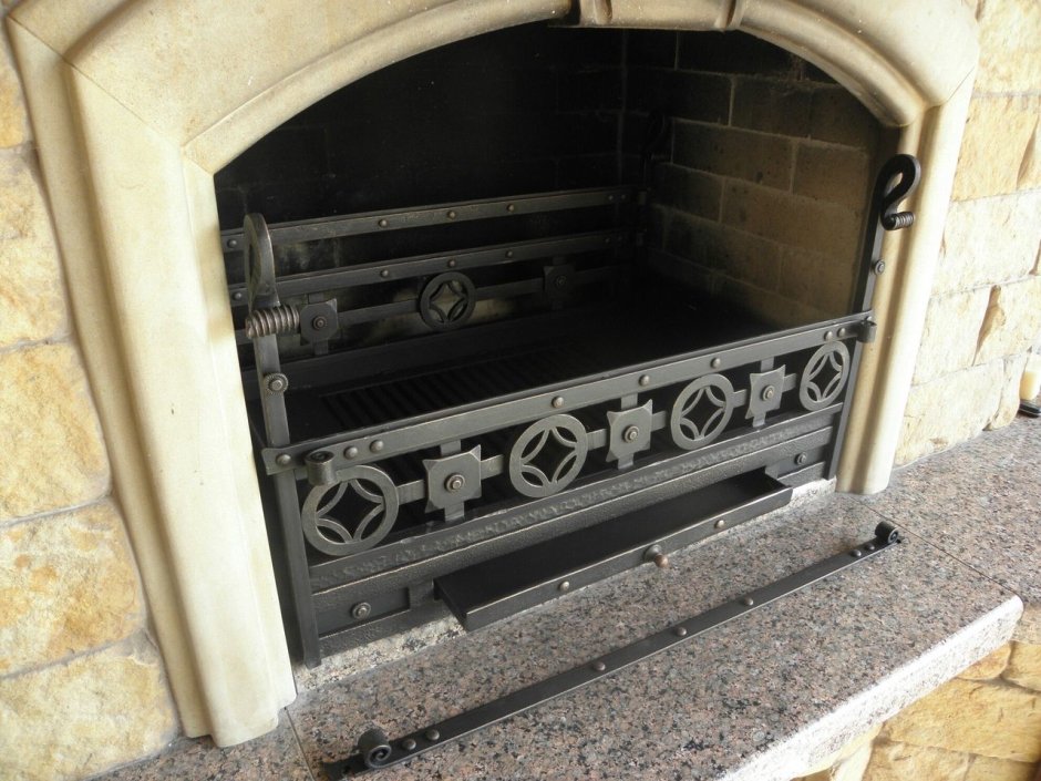 Ограждение для двор в камине