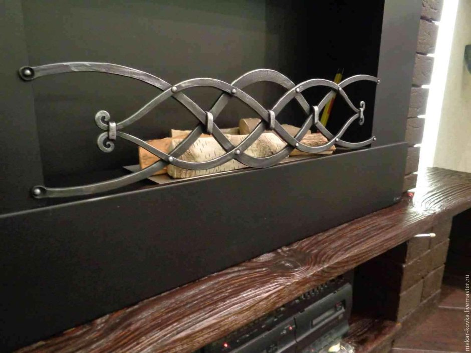 Кованое ограждение для камина
