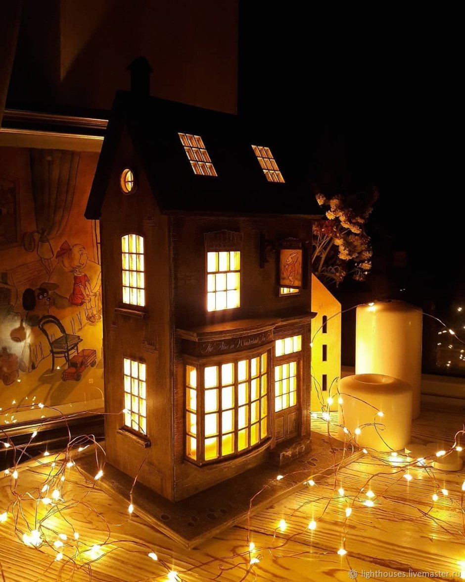 Деревянный домик ночник