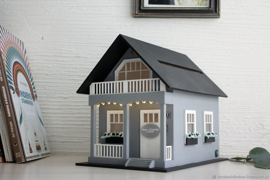 Деревянный домик светильник