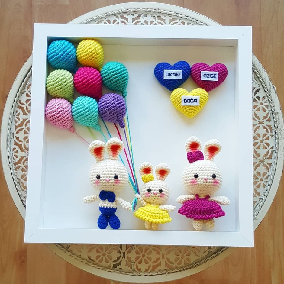 Панно из вязаных игрушек