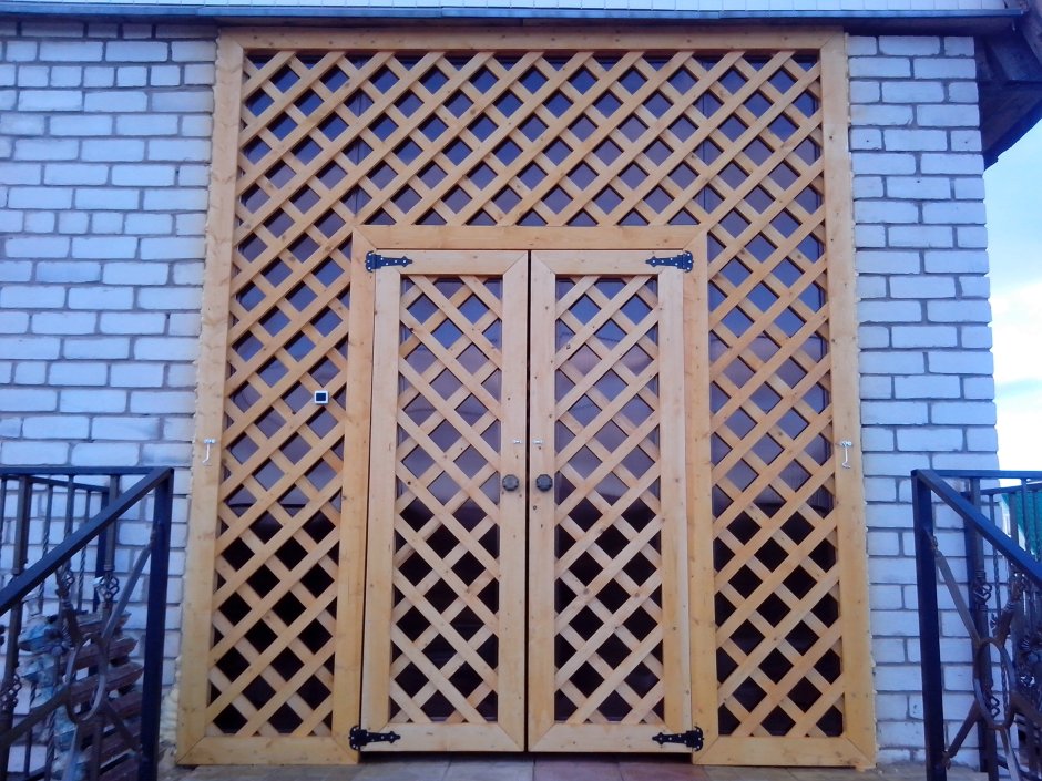 Дверь решетка деревянная
