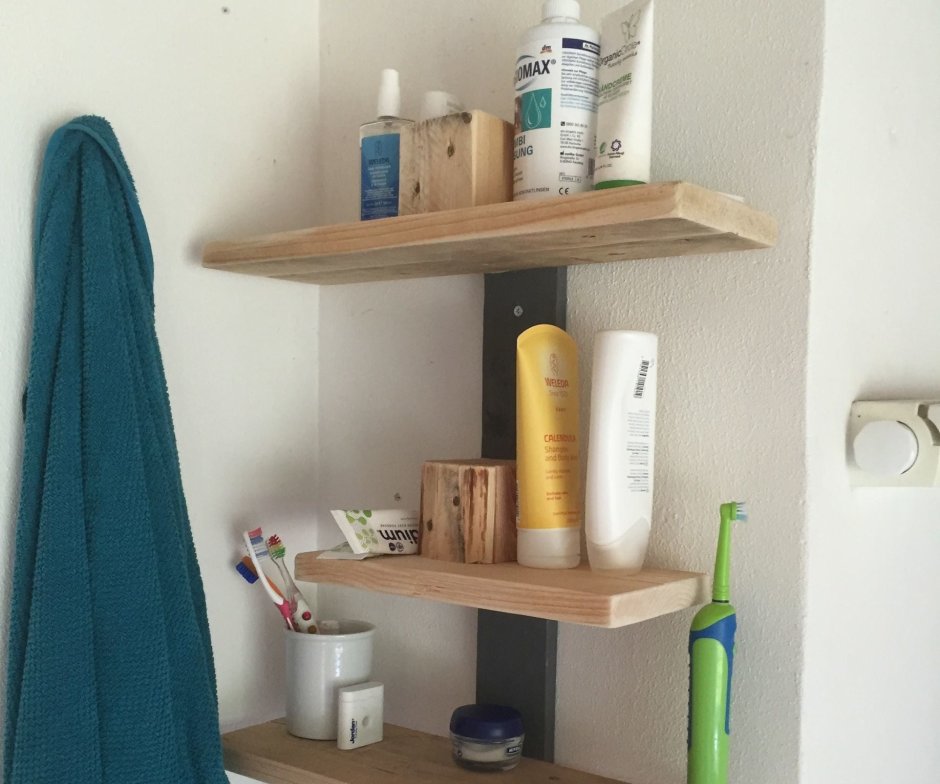 Полочка для ванной деревянная