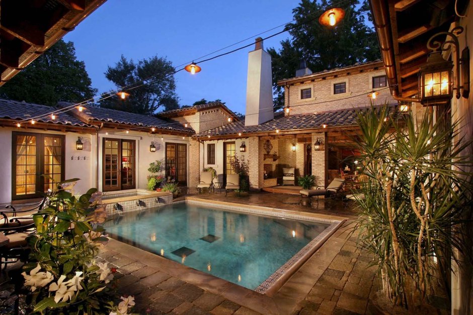 Бассейн в средиземноморском стиле