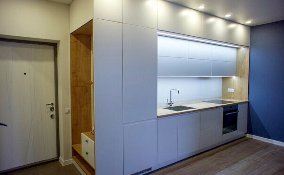 Кухня с антресолями профиль gola