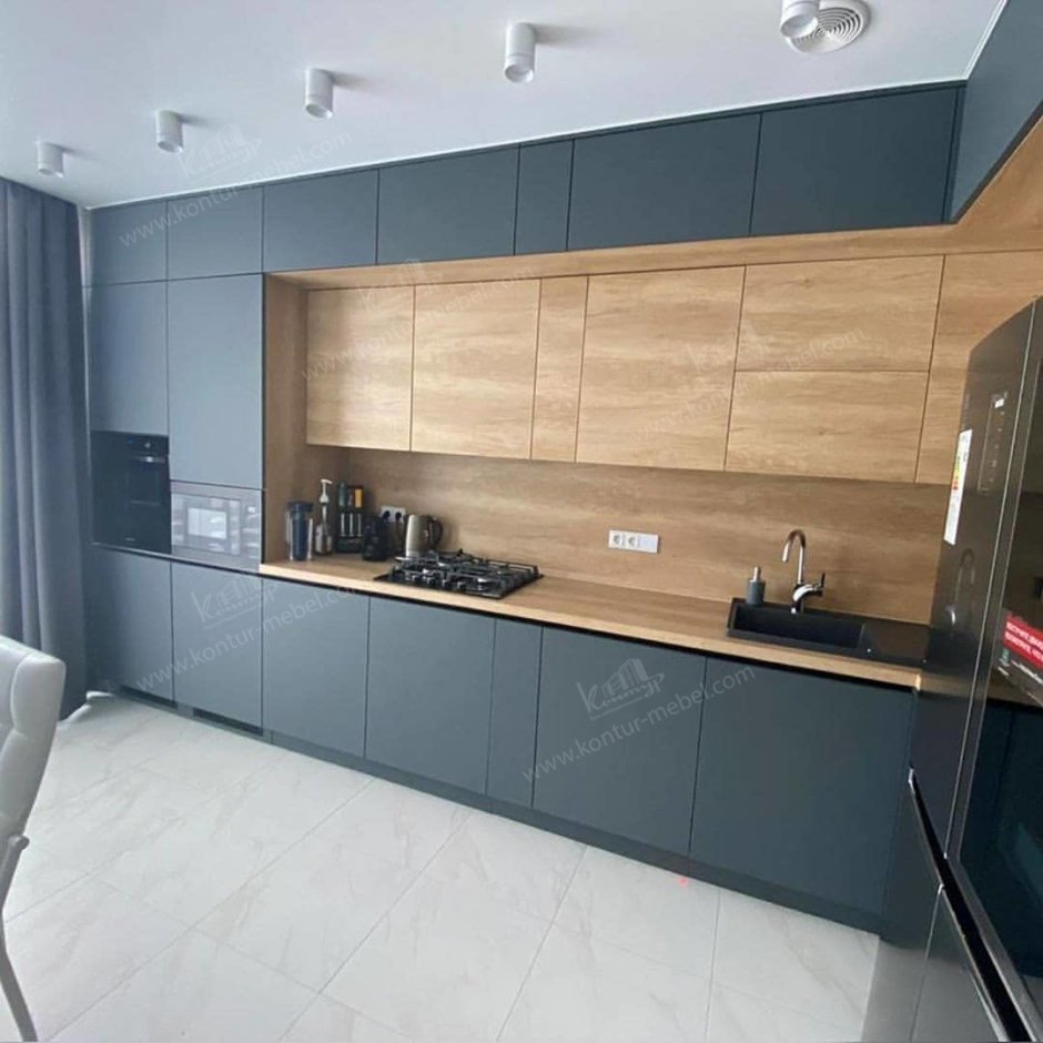 Кухни с антресолями до потолка угловые