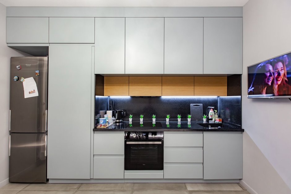 Двухуровневая кухня угловая белая