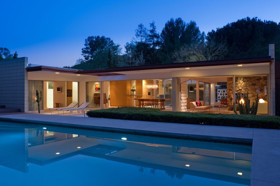 Одноэтажный дом с бассейном