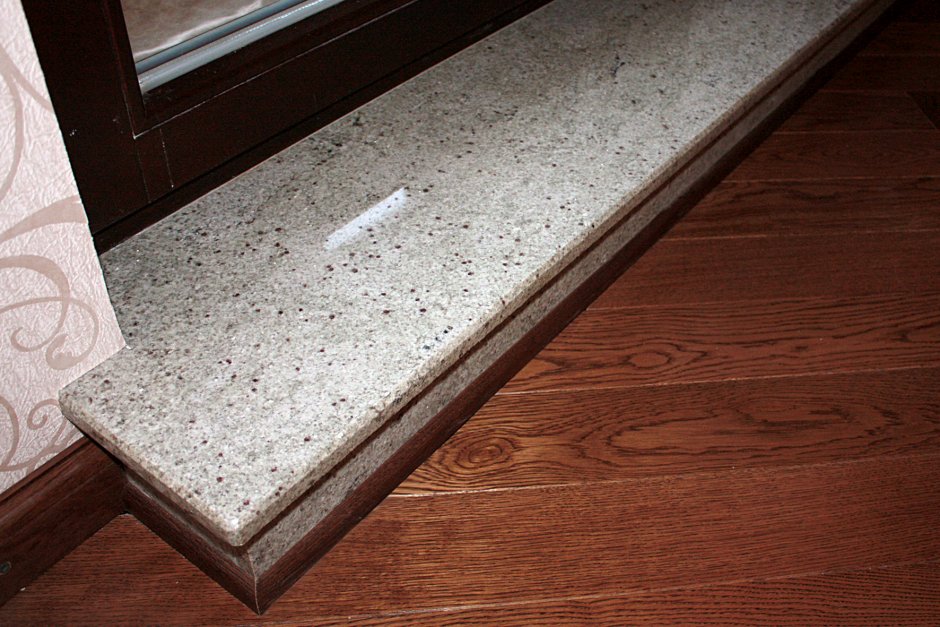 Ступенька на балкон