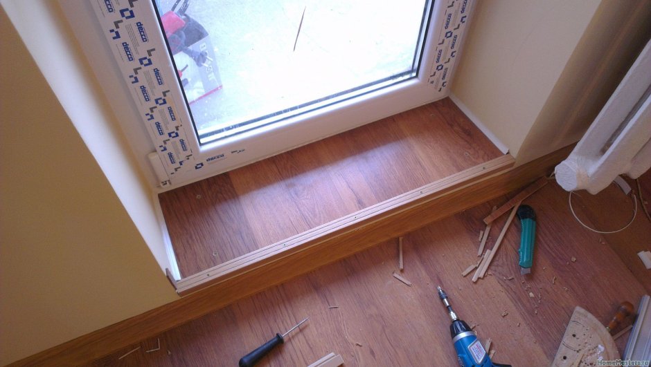 Пластиковый порог на балкон