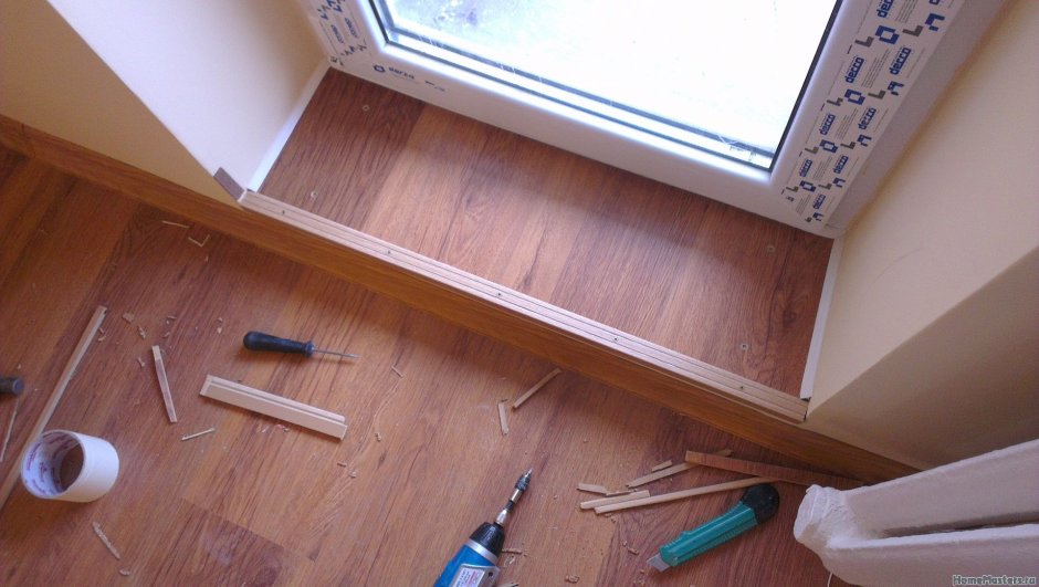 Ламинат на пороге балкона