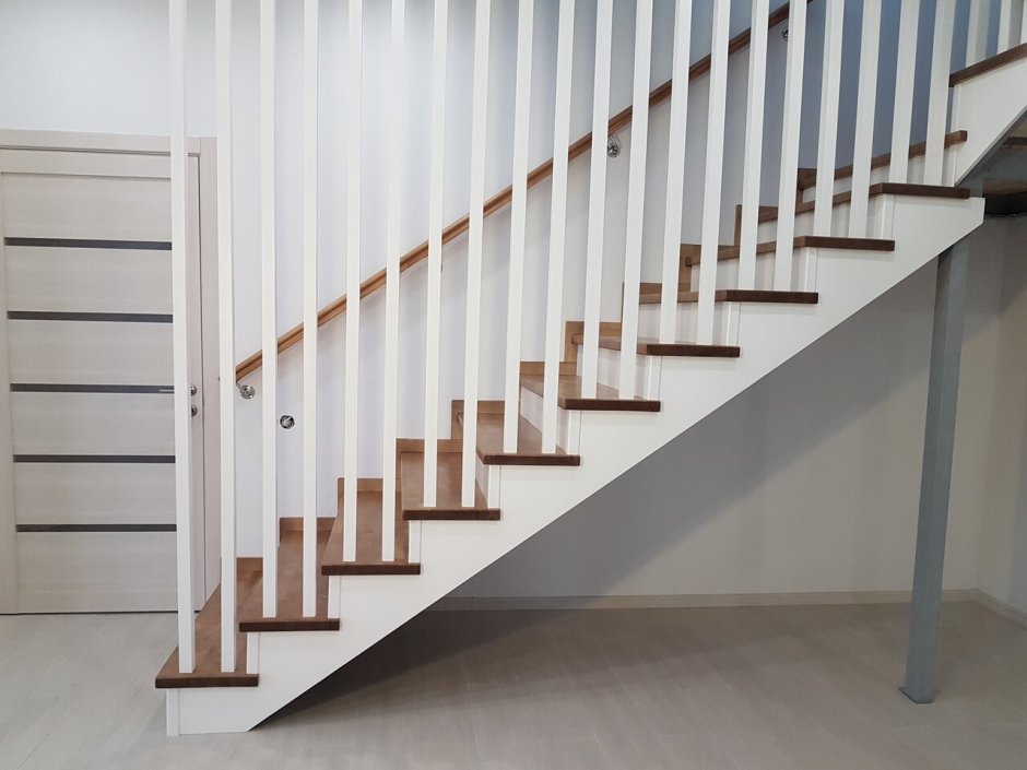 Вертикальные перила для лестниц
