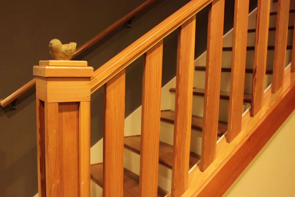 Деревянная лестница. Крепление бесясинов