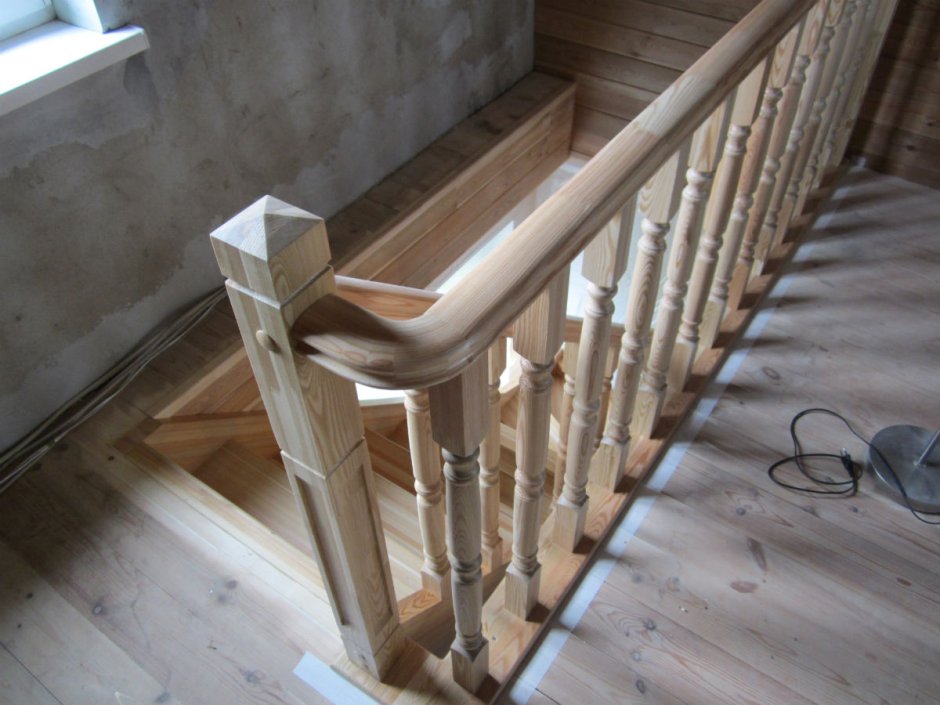 Перила деревянные для лестниц