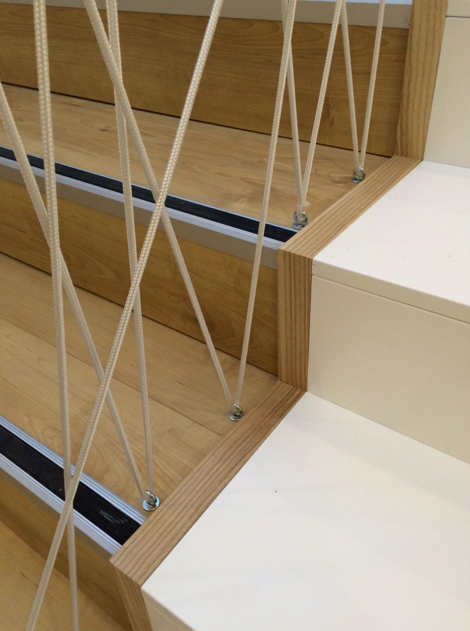 Деревянные перила в современном стиле