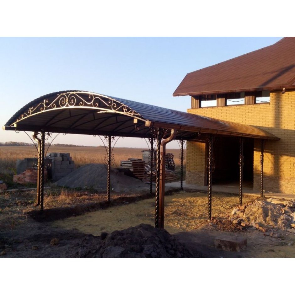 Навесы из поликарбоната во дворе