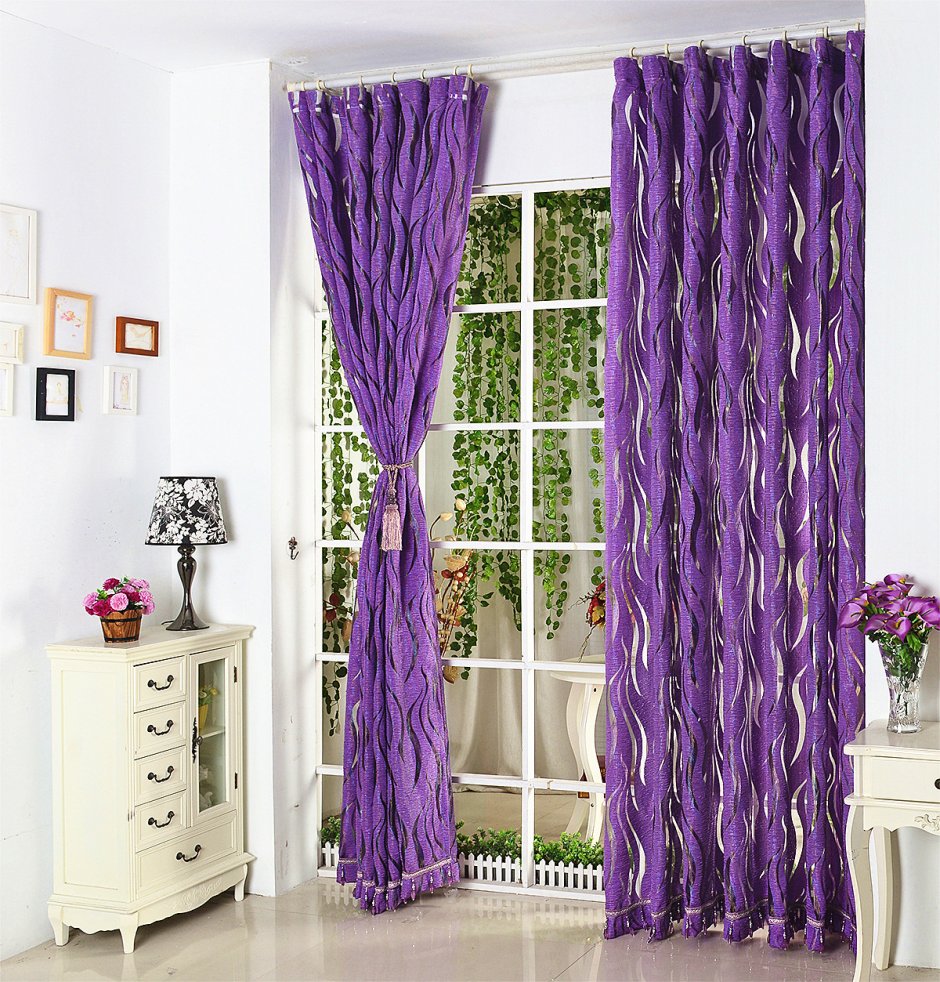Фиолетовые шторы в интерьере