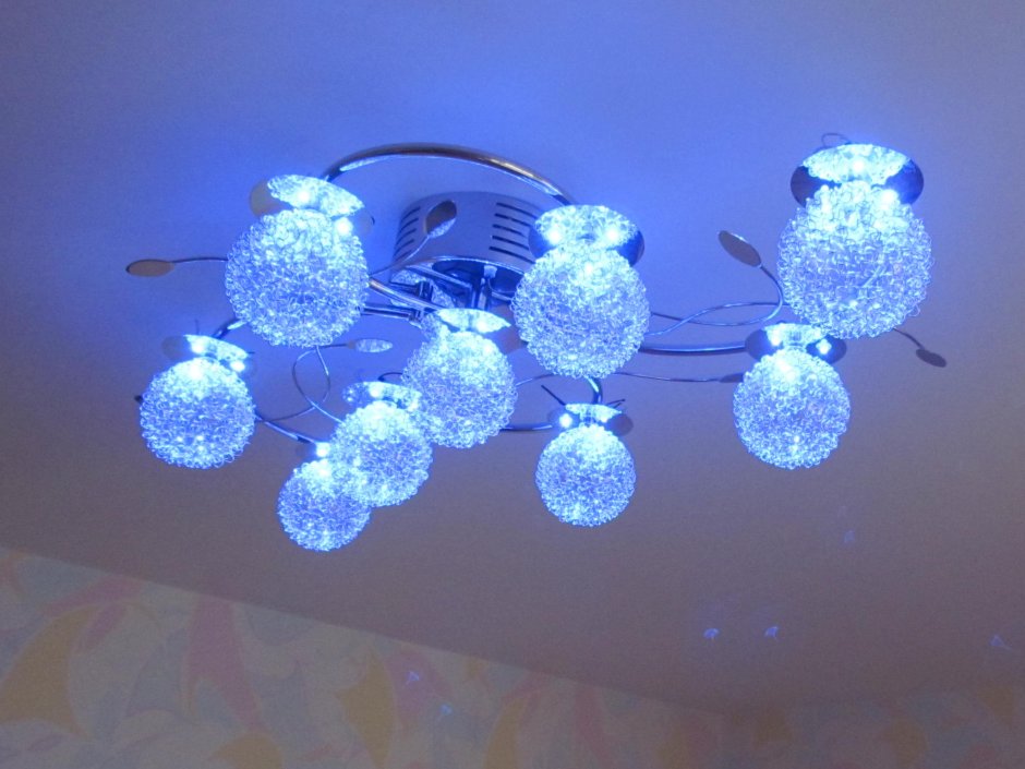 Люстры для натяжных