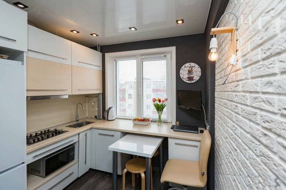 Освещение на кухне с натяжным