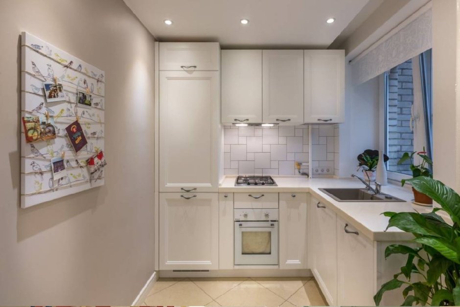 Бра над кухонным столом