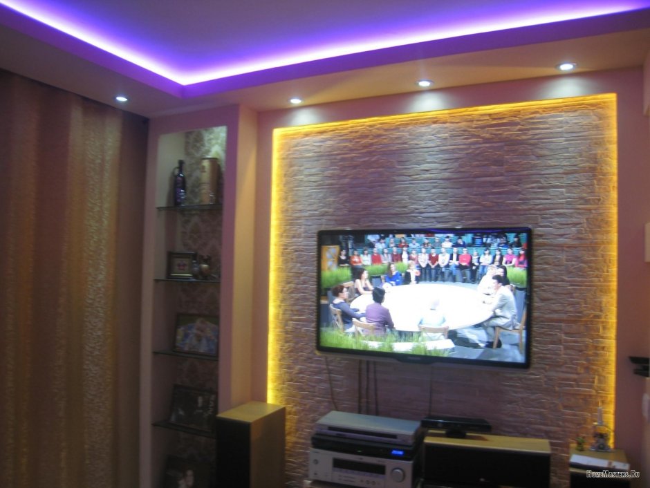 Диодная лента сзади телевизора