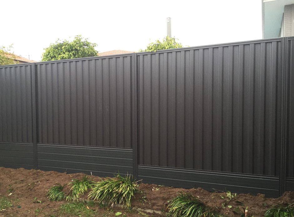 Профнастил забора графит RAL 7024