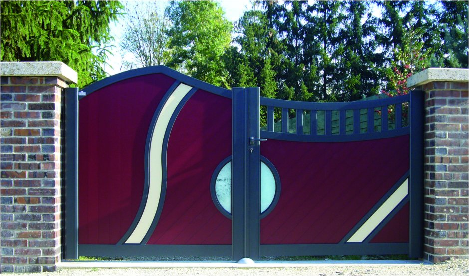 Деревянные ворота с калиткой для частного дома