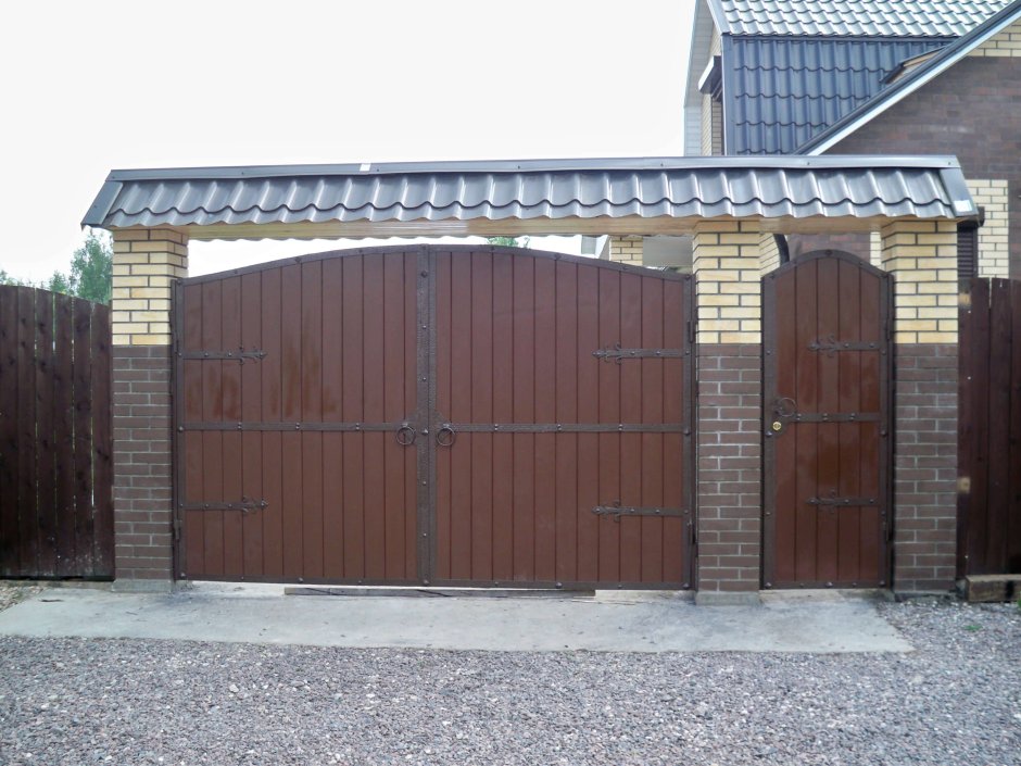 Кованые буквы на ворота