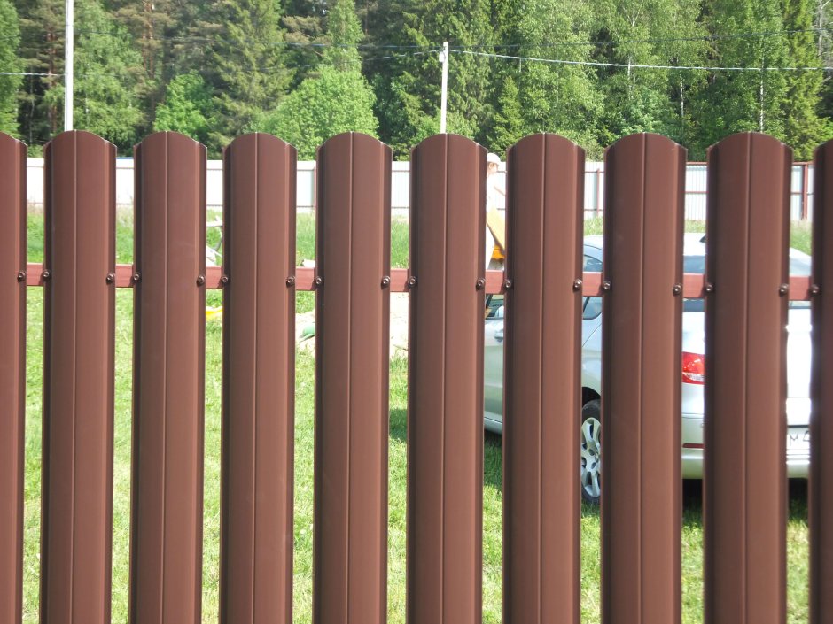 Забор штакетник металлический ral7004