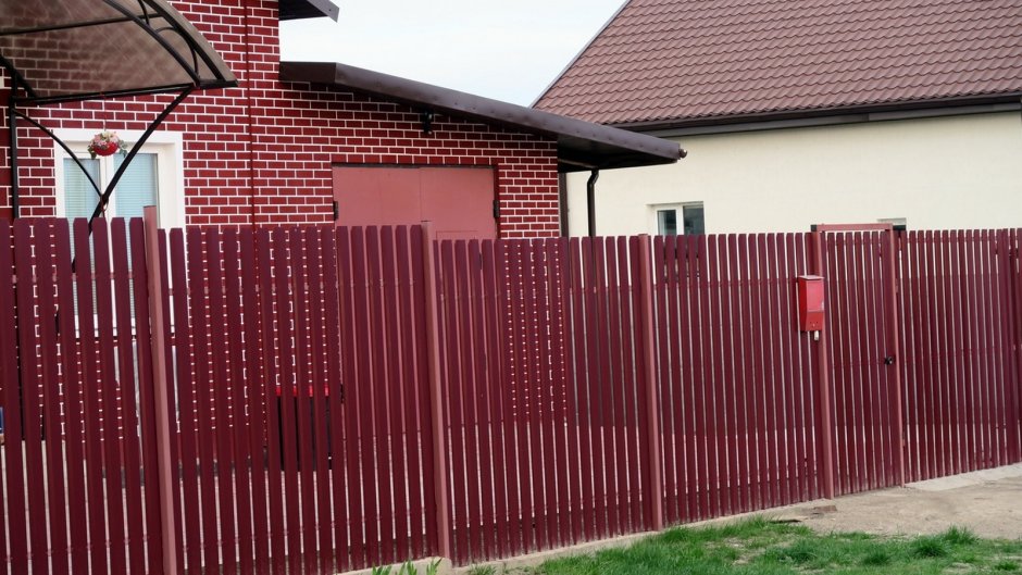 Забор из металлопрофиля