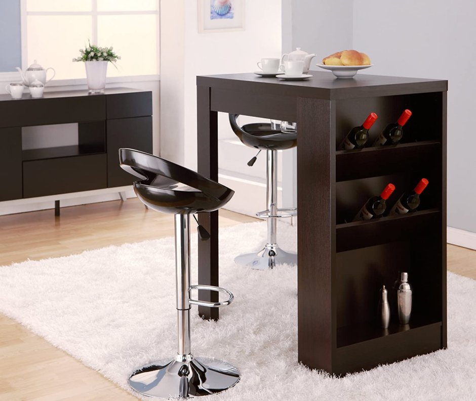 Барные столы в баре