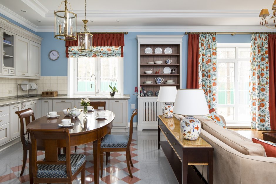 Кухня с 2 окнами на разных стенах